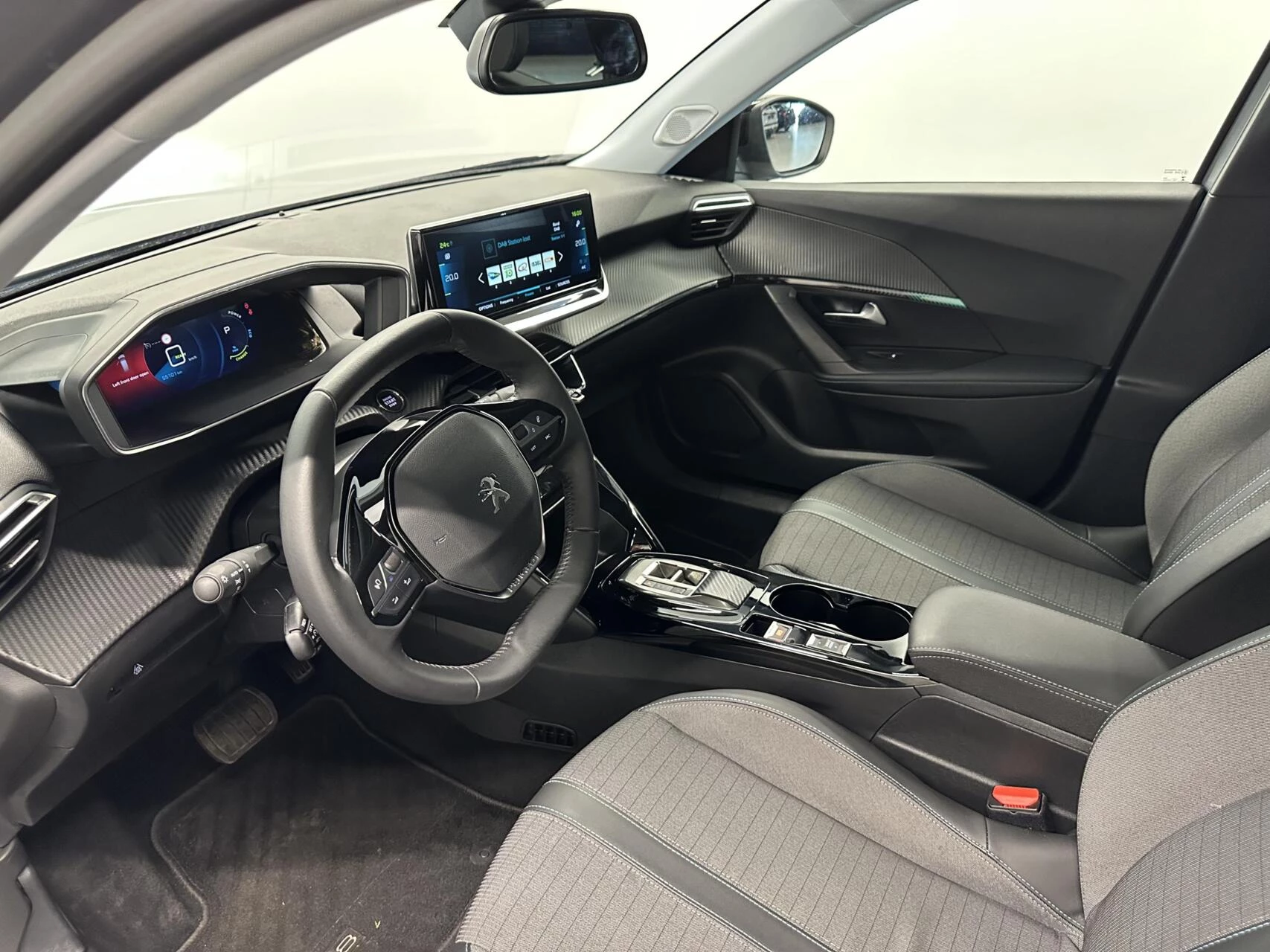 Hoofdafbeelding Peugeot e-2008