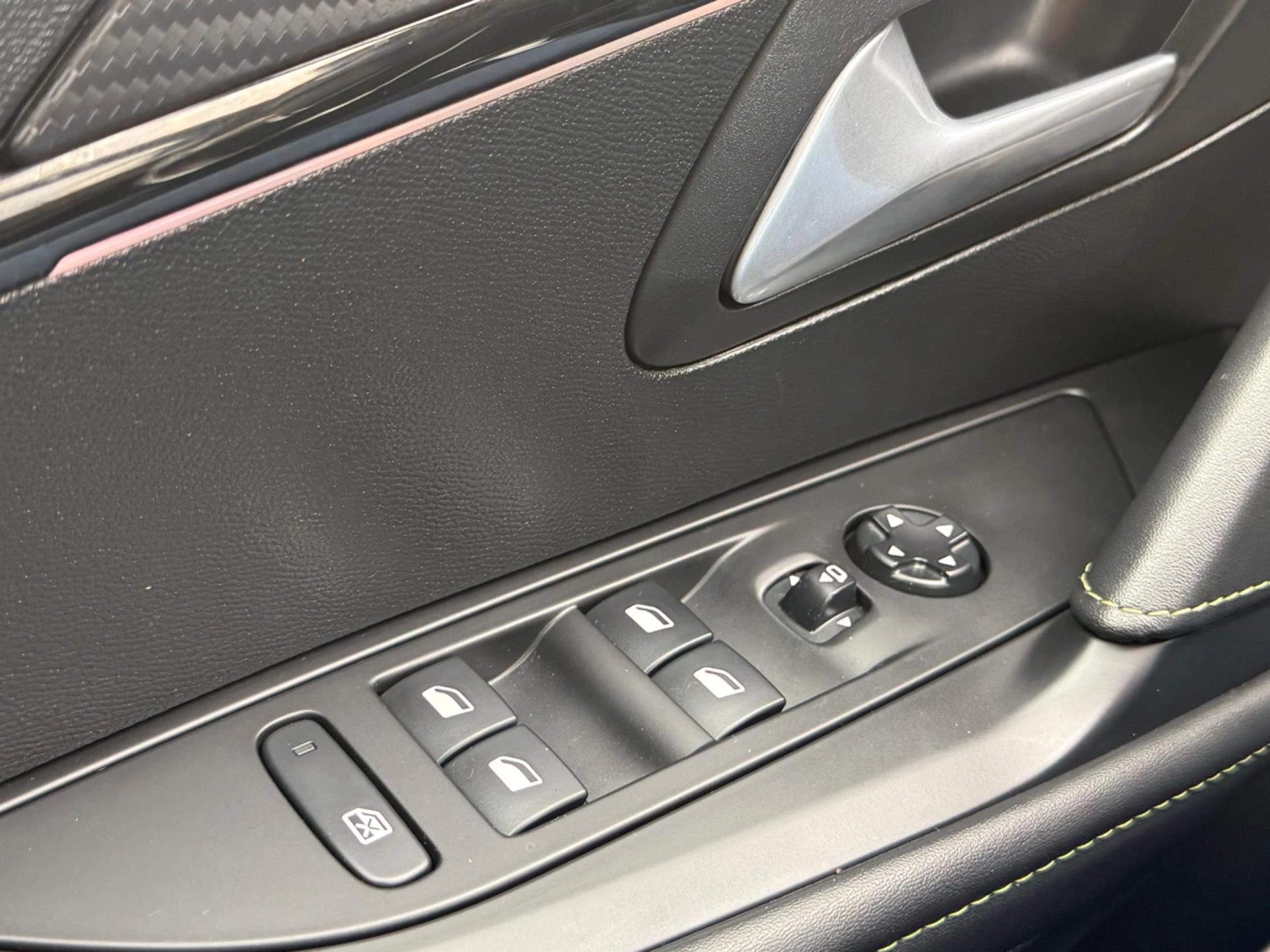 Hoofdafbeelding Peugeot e-208