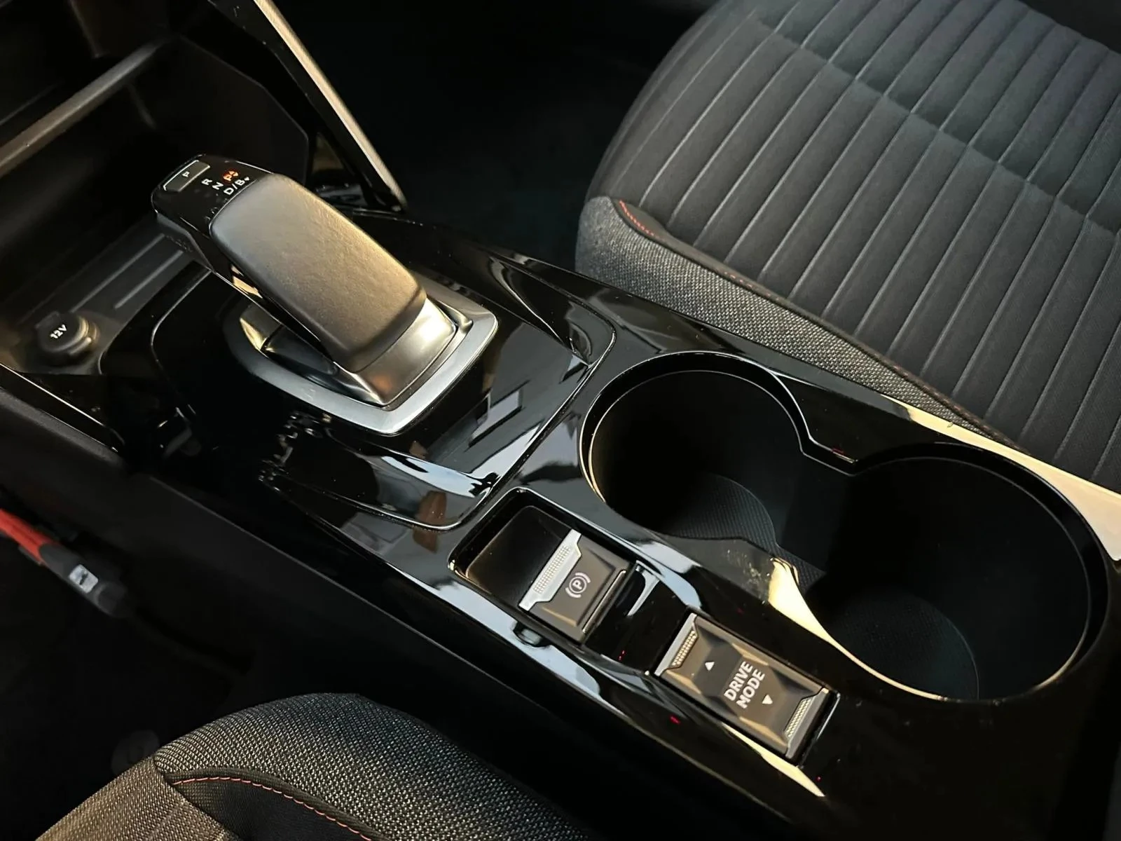Hoofdafbeelding Peugeot e-208