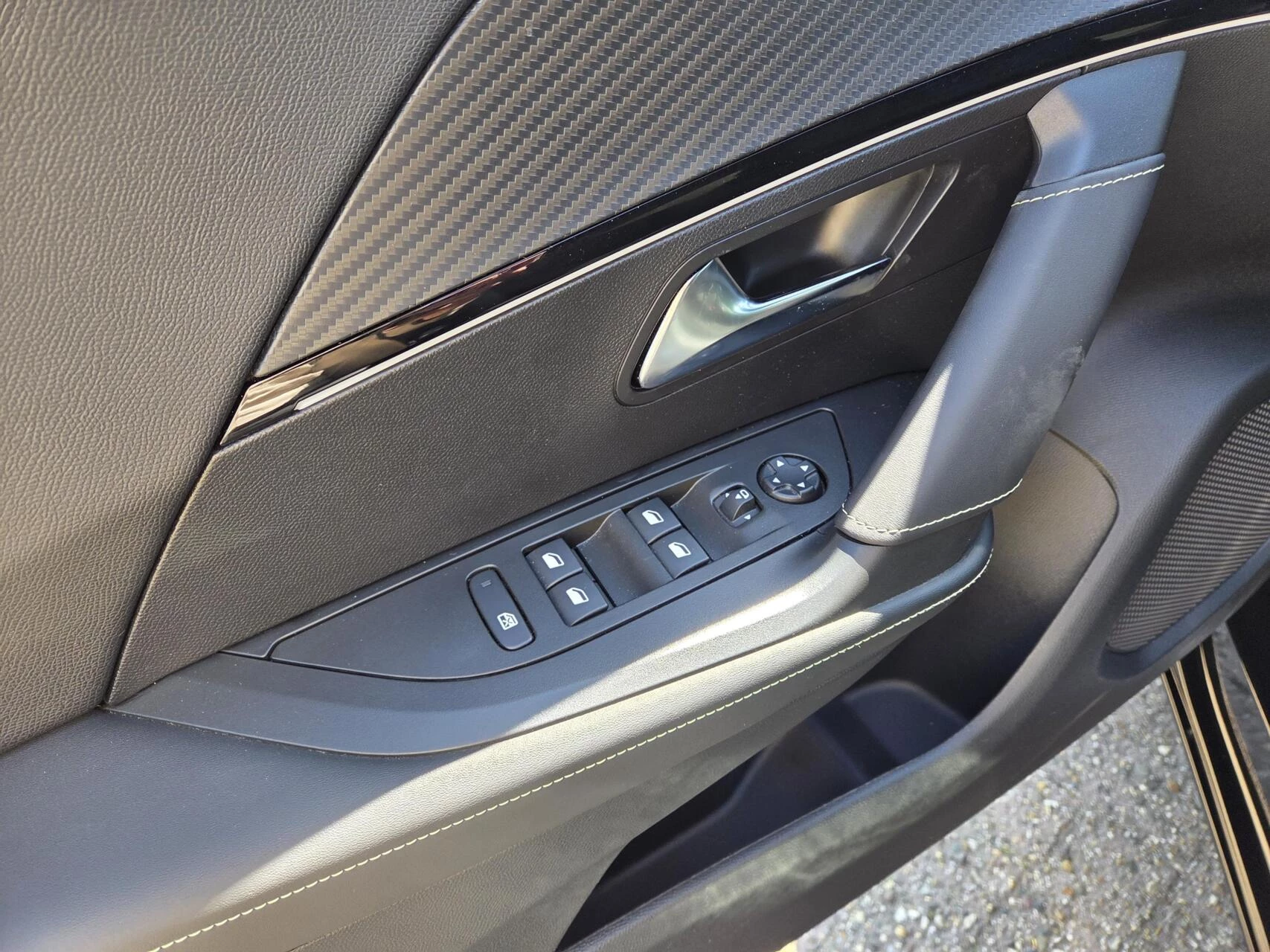 Hoofdafbeelding Peugeot e-2008