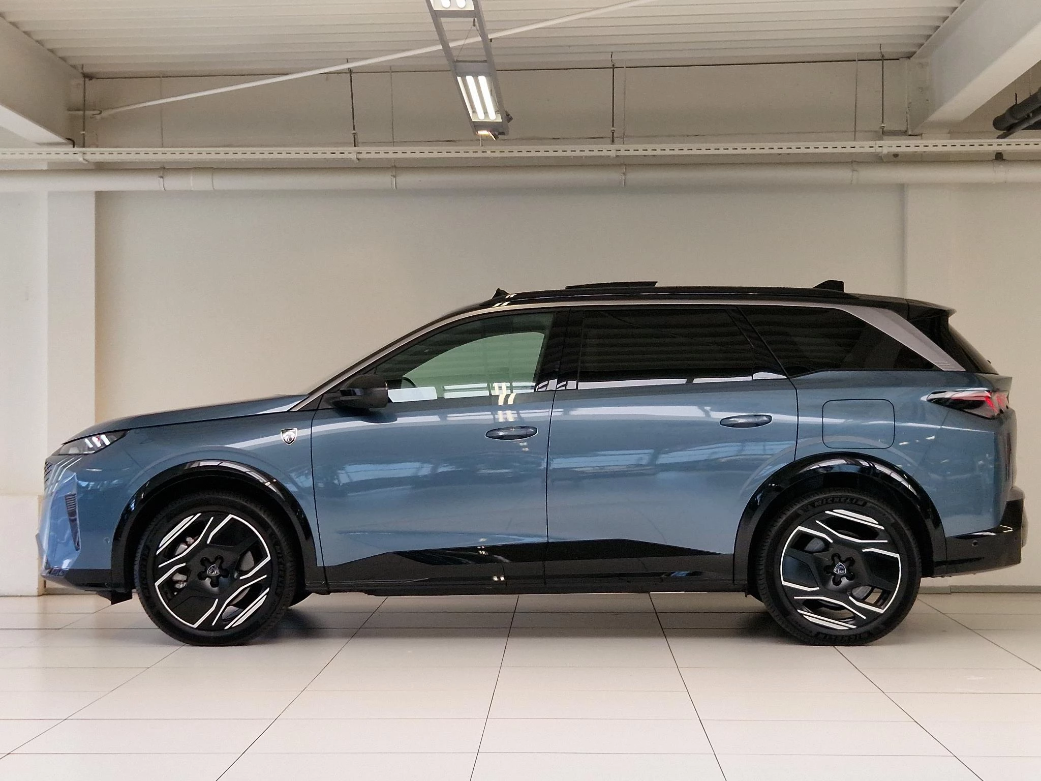 Hoofdafbeelding Peugeot e-5008