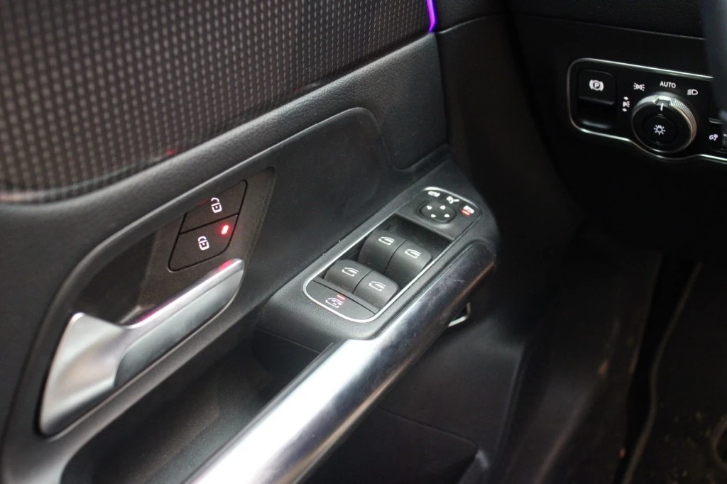 Hoofdafbeelding Mercedes-Benz EQA