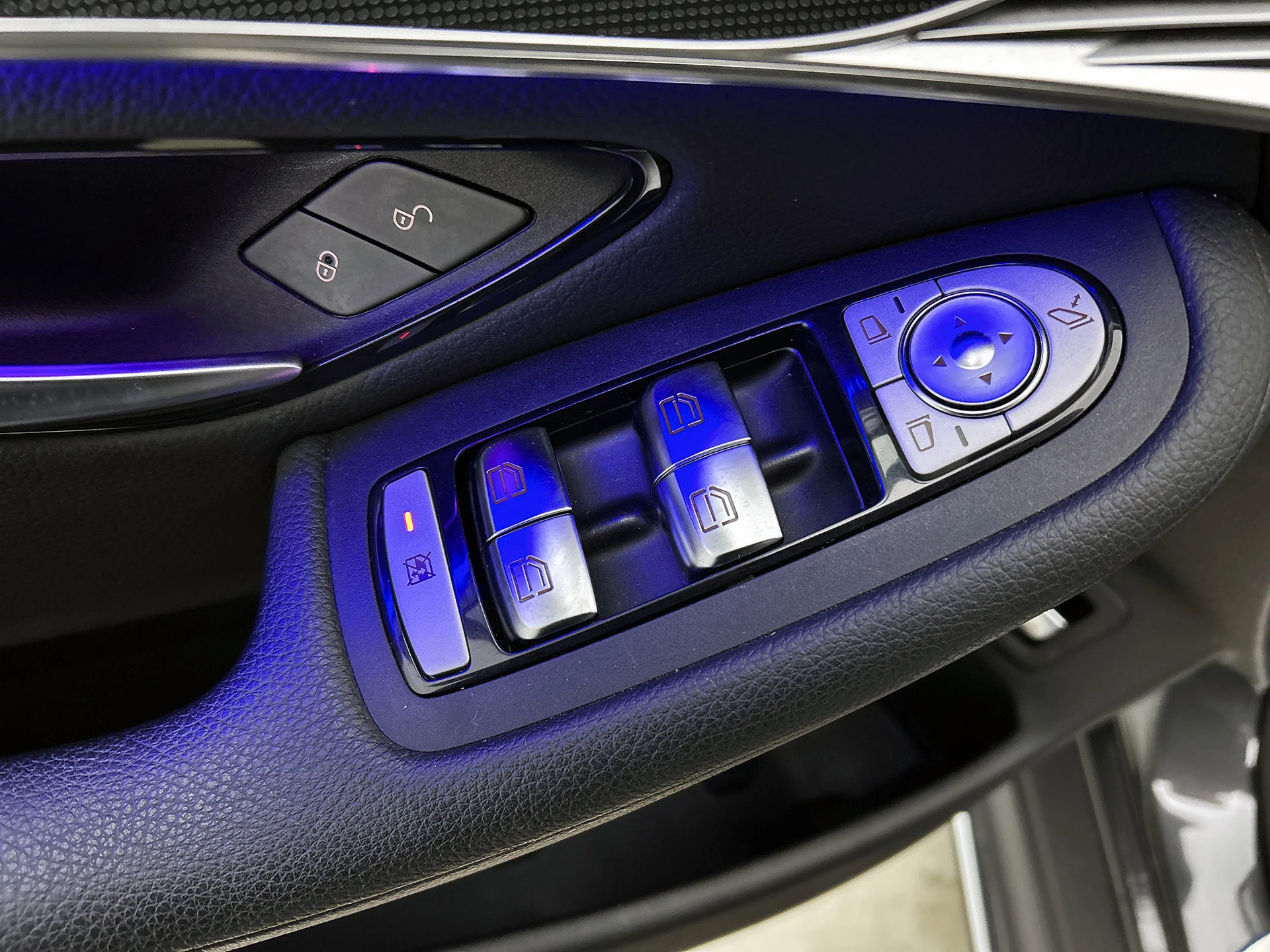 Hoofdafbeelding Mercedes-Benz EQC