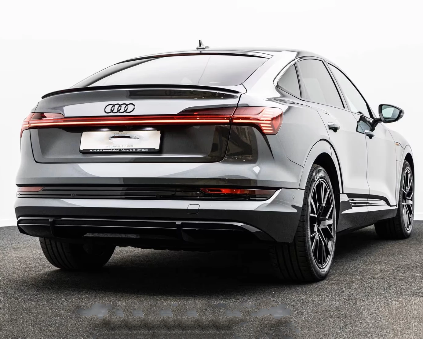 Hoofdafbeelding Audi e-tron