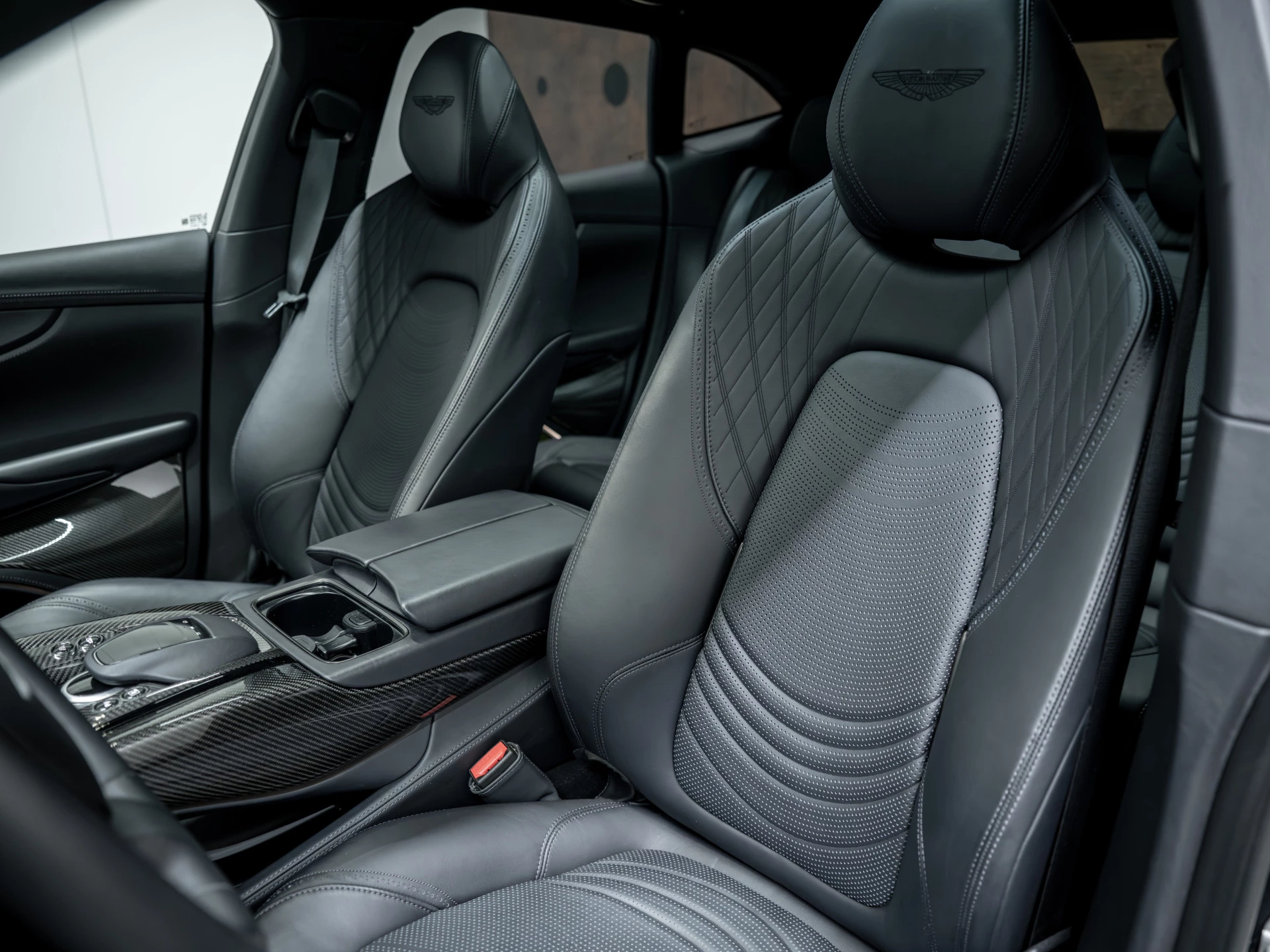 Hoofdafbeelding Aston Martin DBX