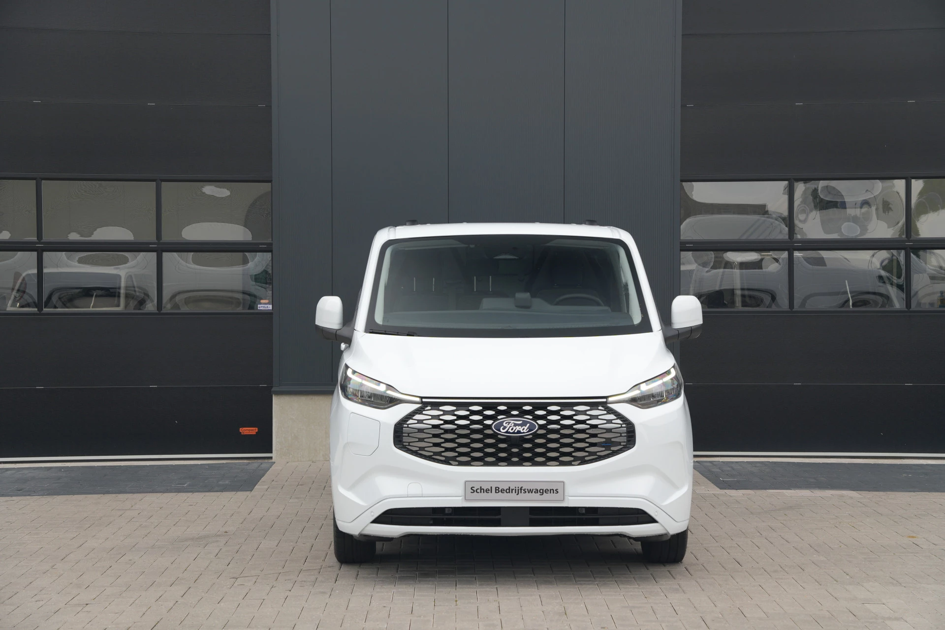 Hoofdafbeelding Ford E-Transit Custom