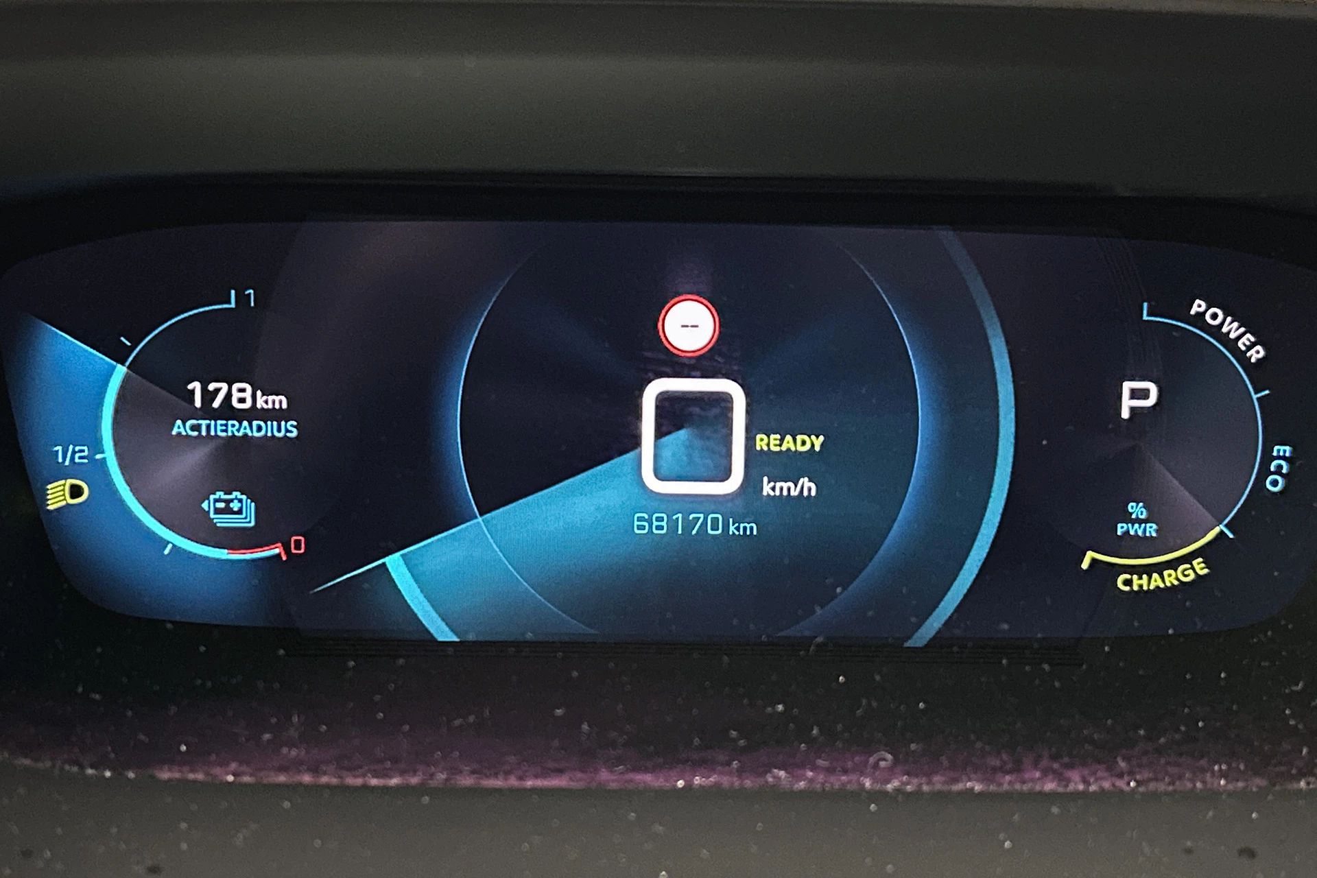 Hoofdafbeelding Peugeot e-2008