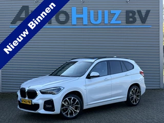 Hoofdafbeelding BMW X1 BMW X1 sDrive18d High Executive M Sport Trekhaak Panoramdak 19 Inch DAB Achteruitrijcamera PDC DAB LED Head-Up Display Navi Plus