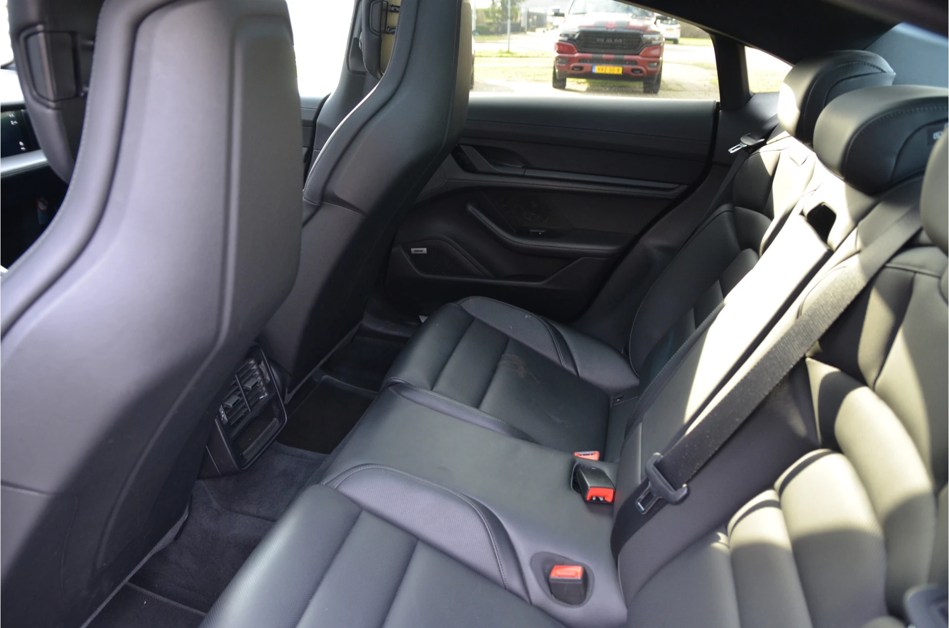 Hoofdafbeelding Porsche Taycan