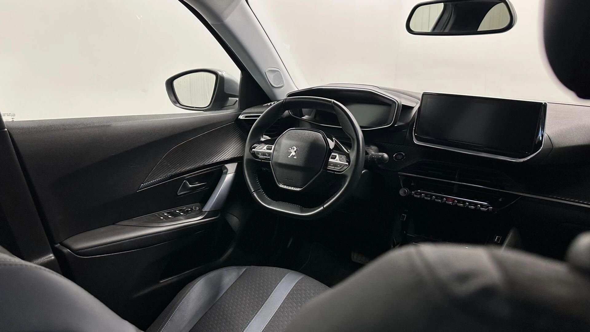 Hoofdafbeelding Peugeot e-2008