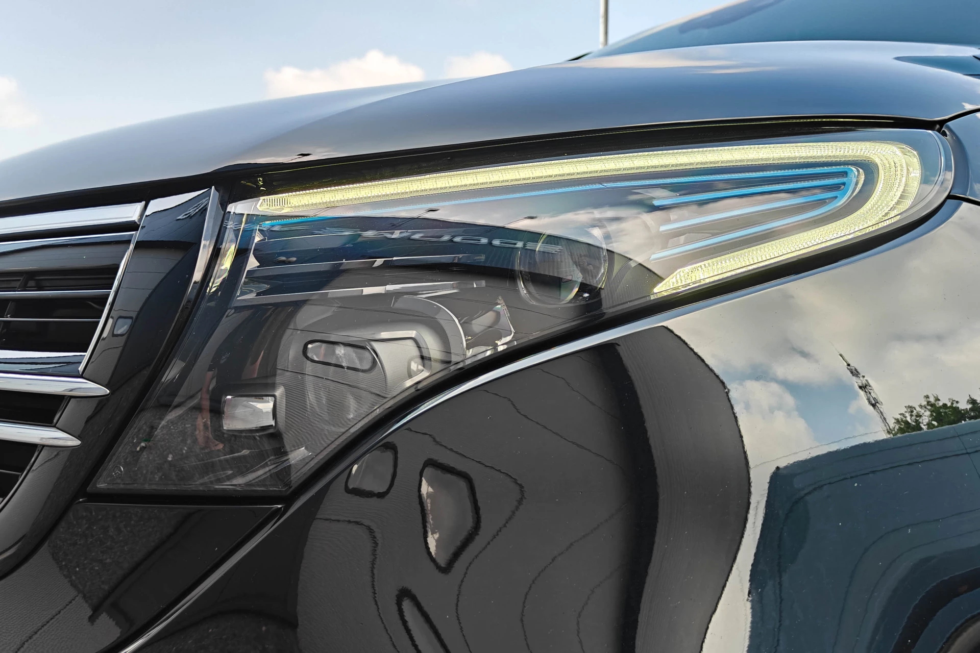 Hoofdafbeelding Mercedes-Benz EQC