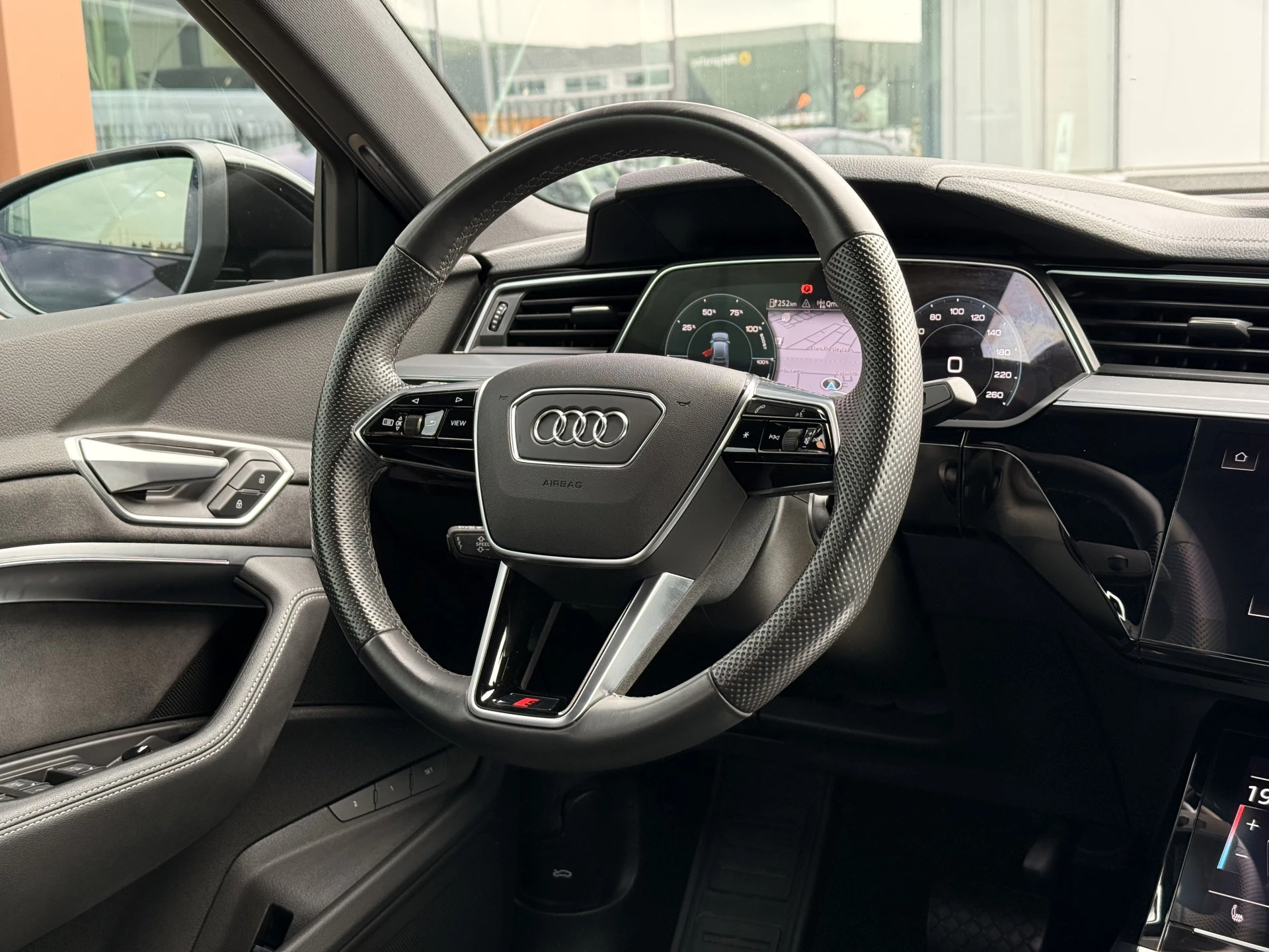 Hoofdafbeelding Audi e-tron