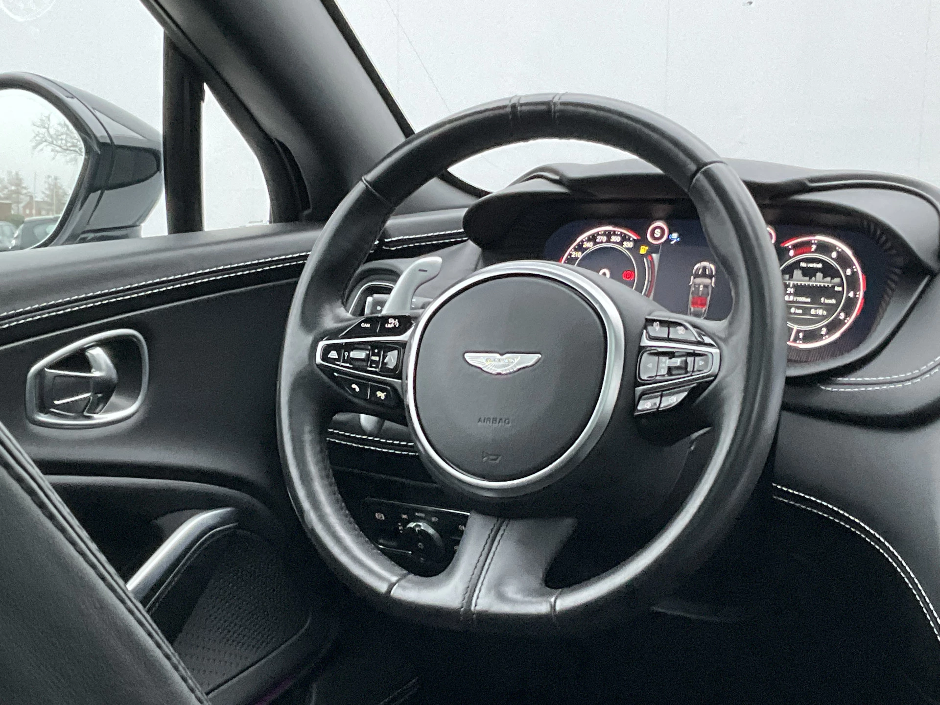 Hoofdafbeelding Aston Martin DBX