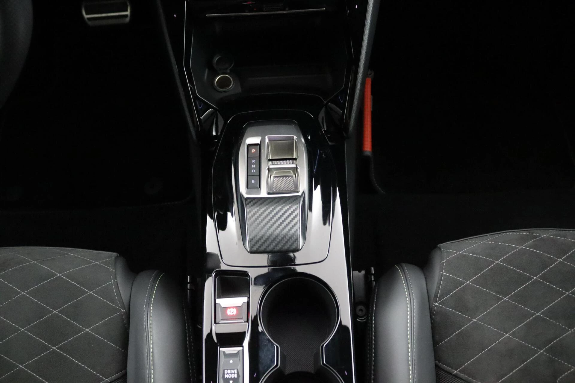 Hoofdafbeelding Peugeot e-2008