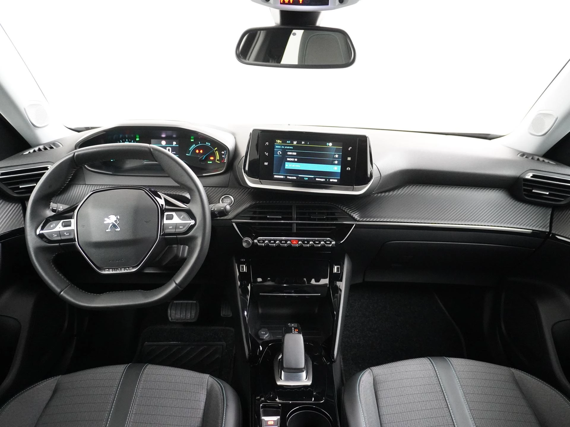 Hoofdafbeelding Peugeot e-2008