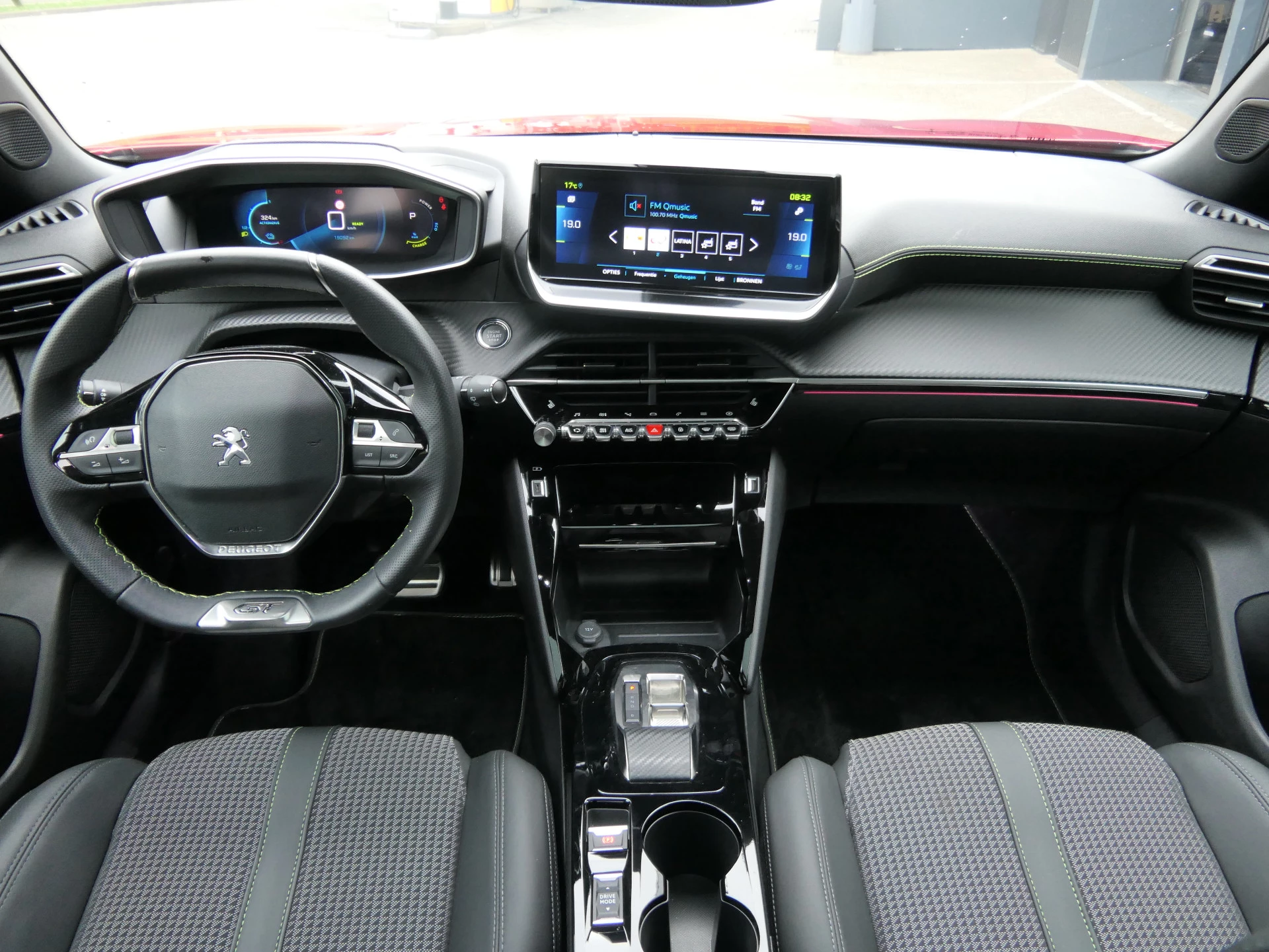 Hoofdafbeelding Peugeot e-2008