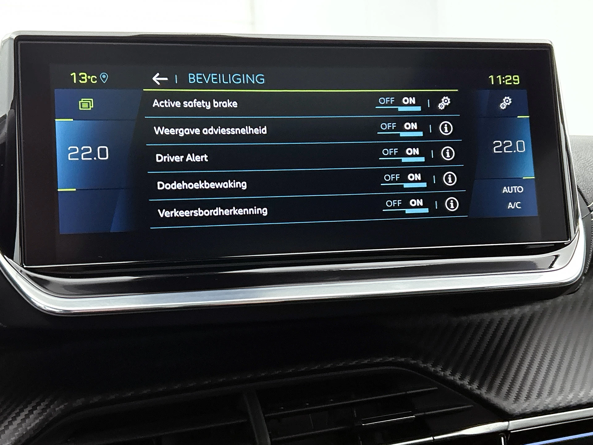 Hoofdafbeelding Peugeot e-2008