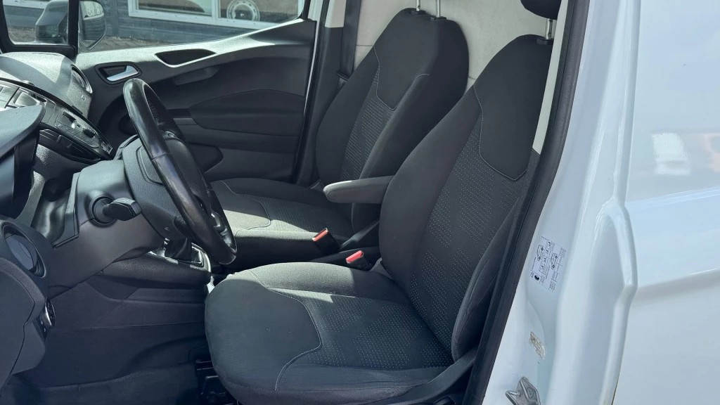 Hoofdafbeelding Ford Transit Courier