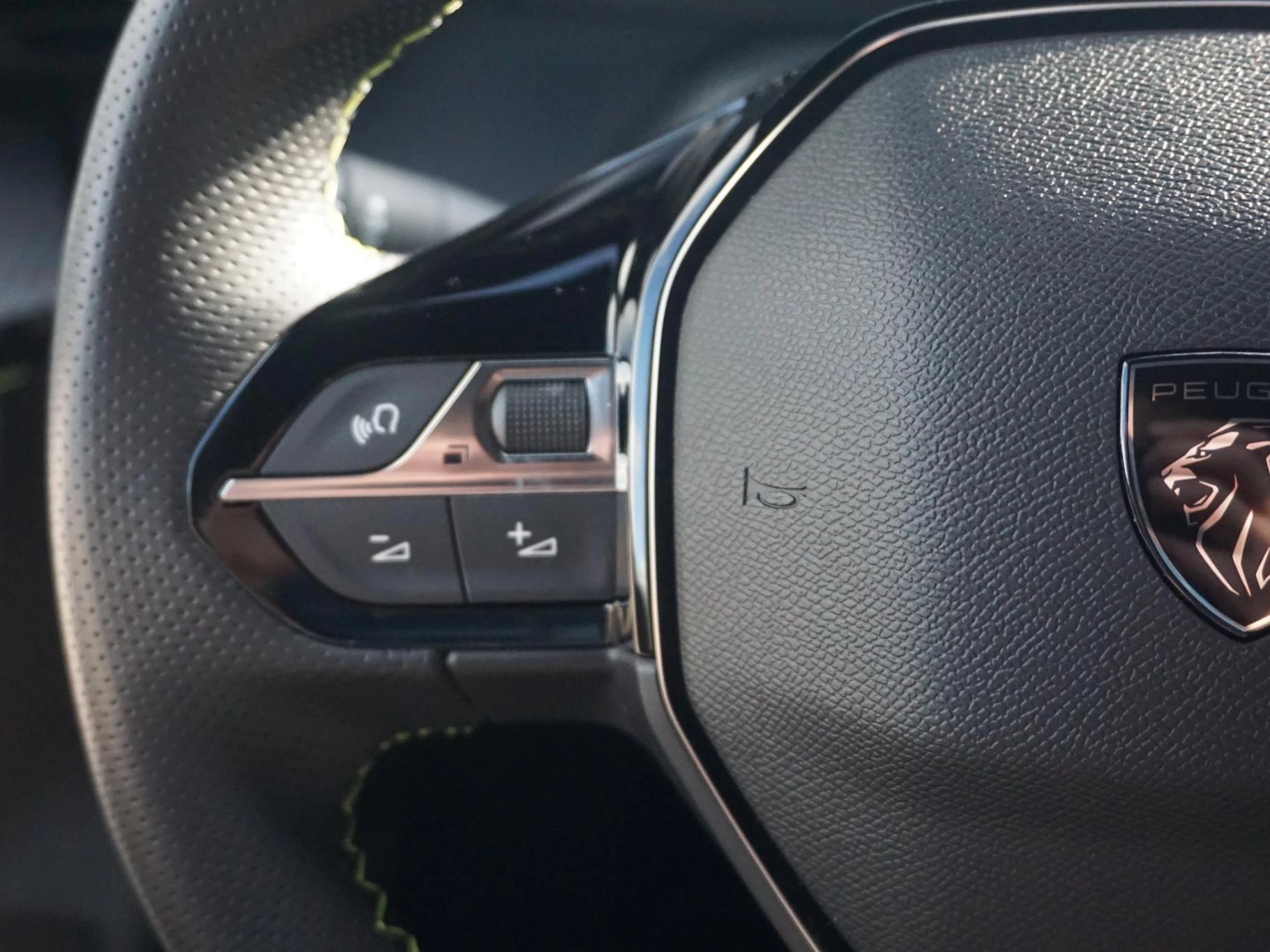 Hoofdafbeelding Peugeot e-208