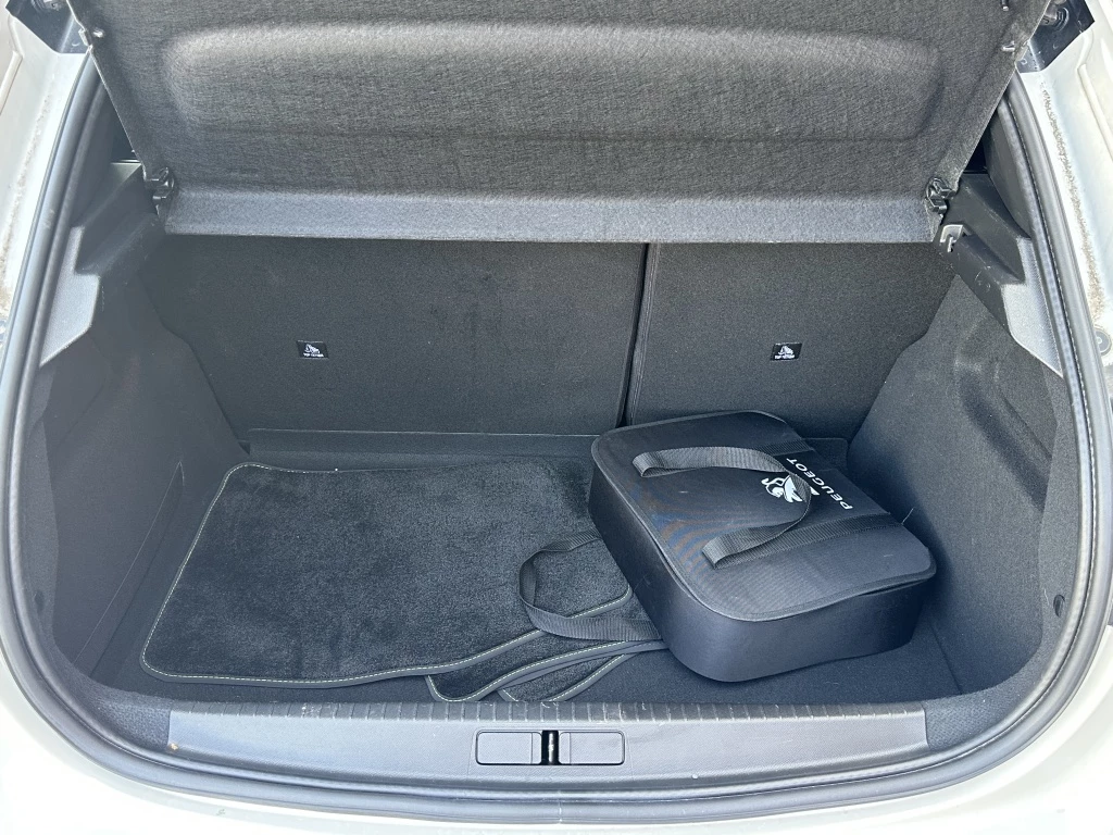Hoofdafbeelding Peugeot e-208