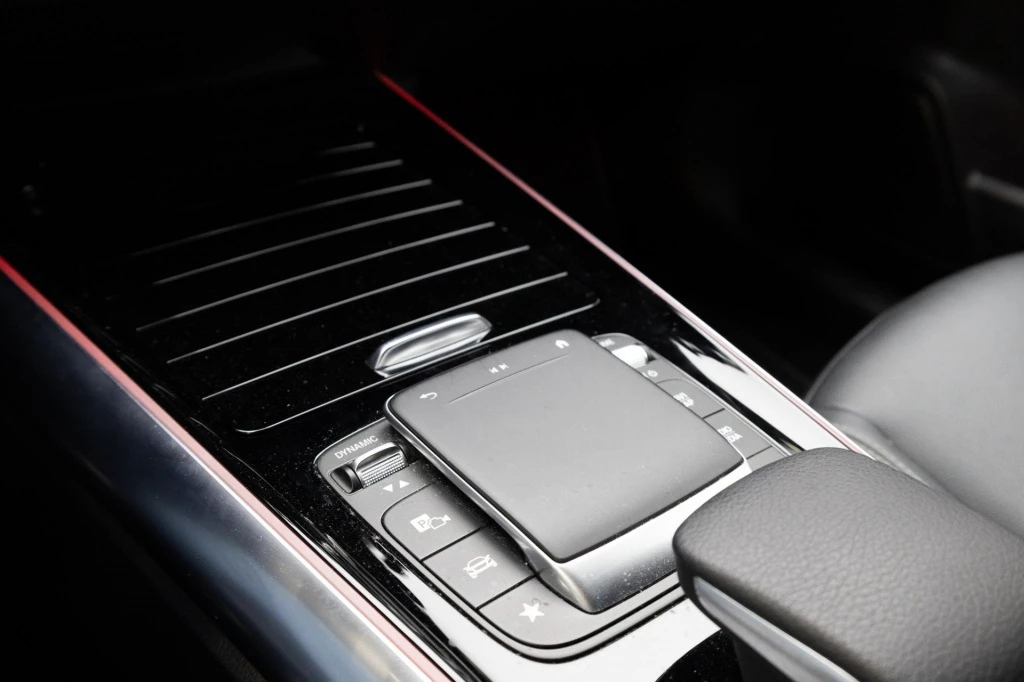 Hoofdafbeelding Mercedes-Benz EQA