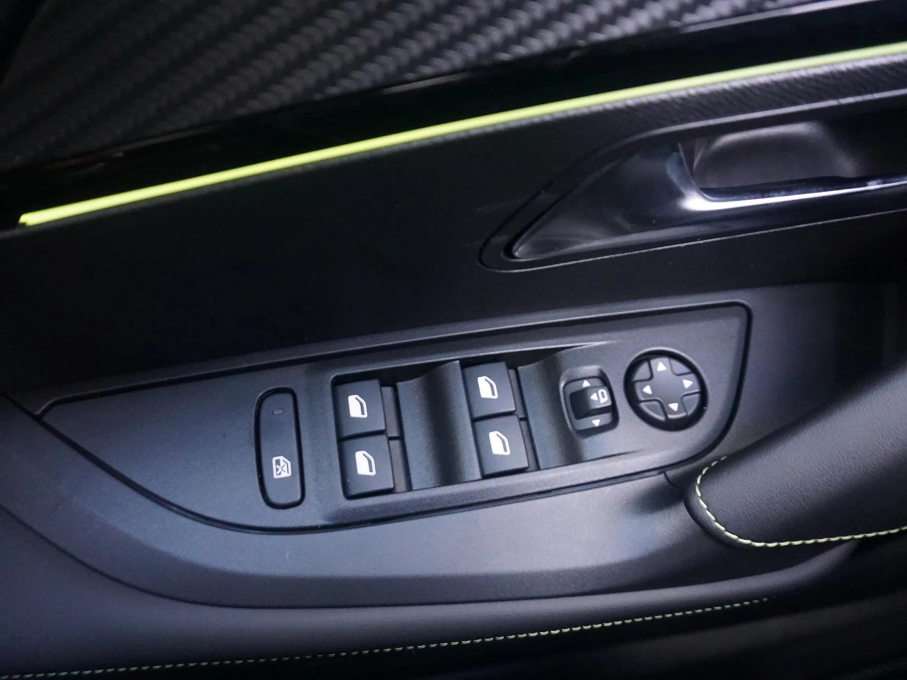 Hoofdafbeelding Peugeot e-2008