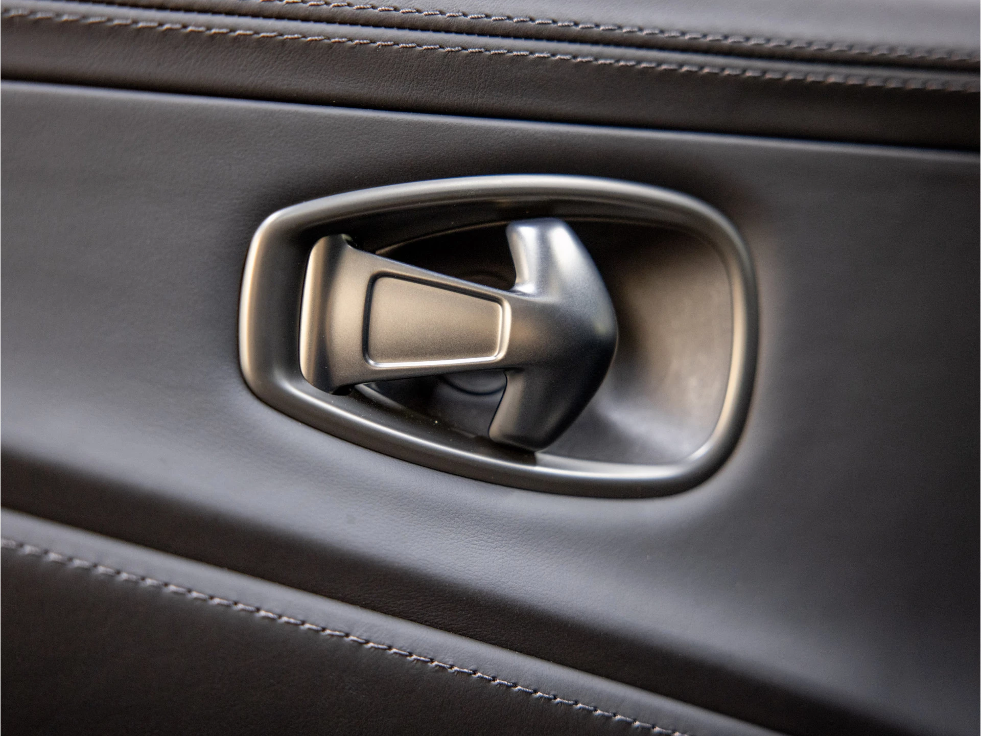 Hoofdafbeelding Aston Martin DBX