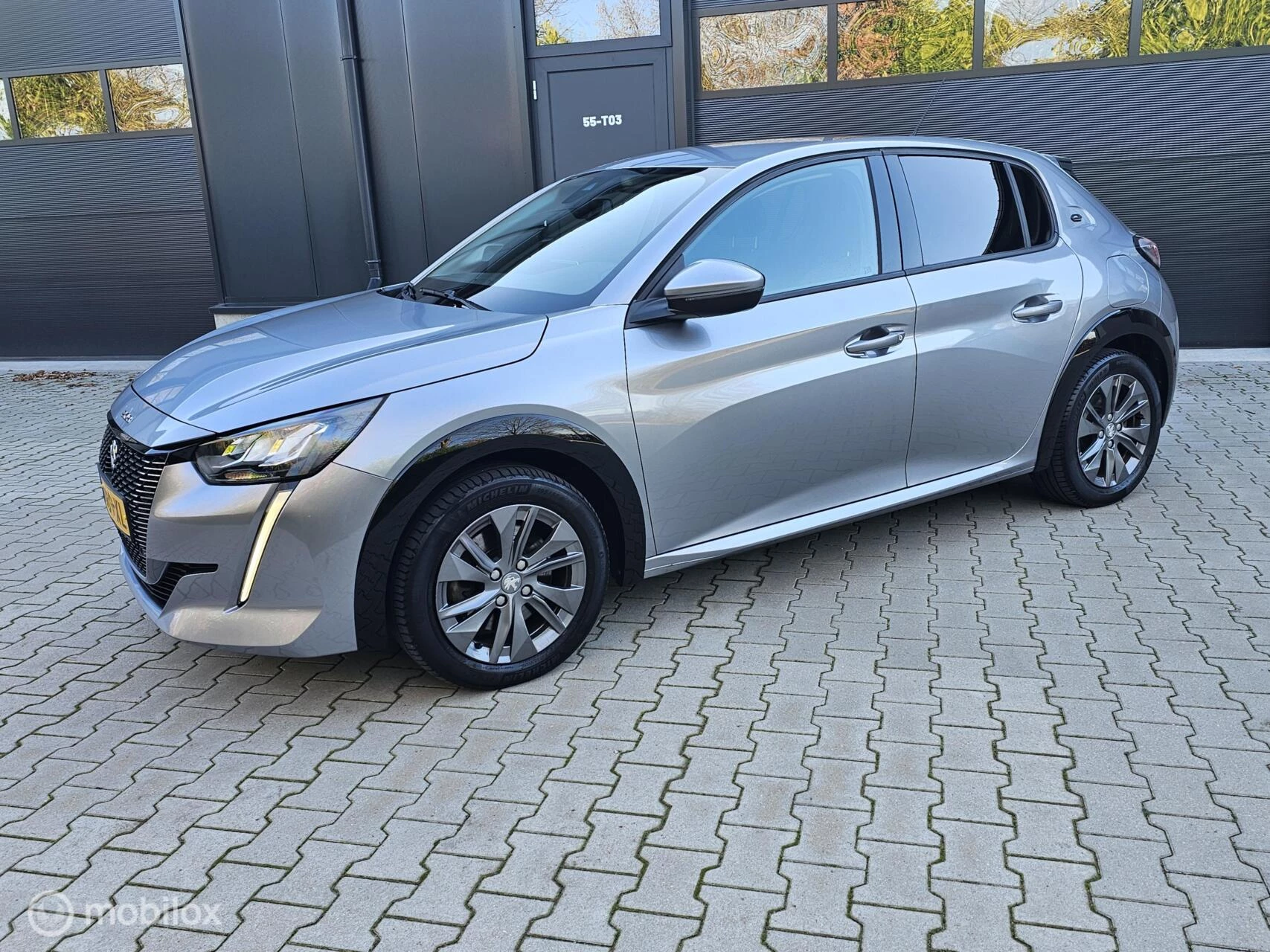 Hoofdafbeelding Peugeot e-208