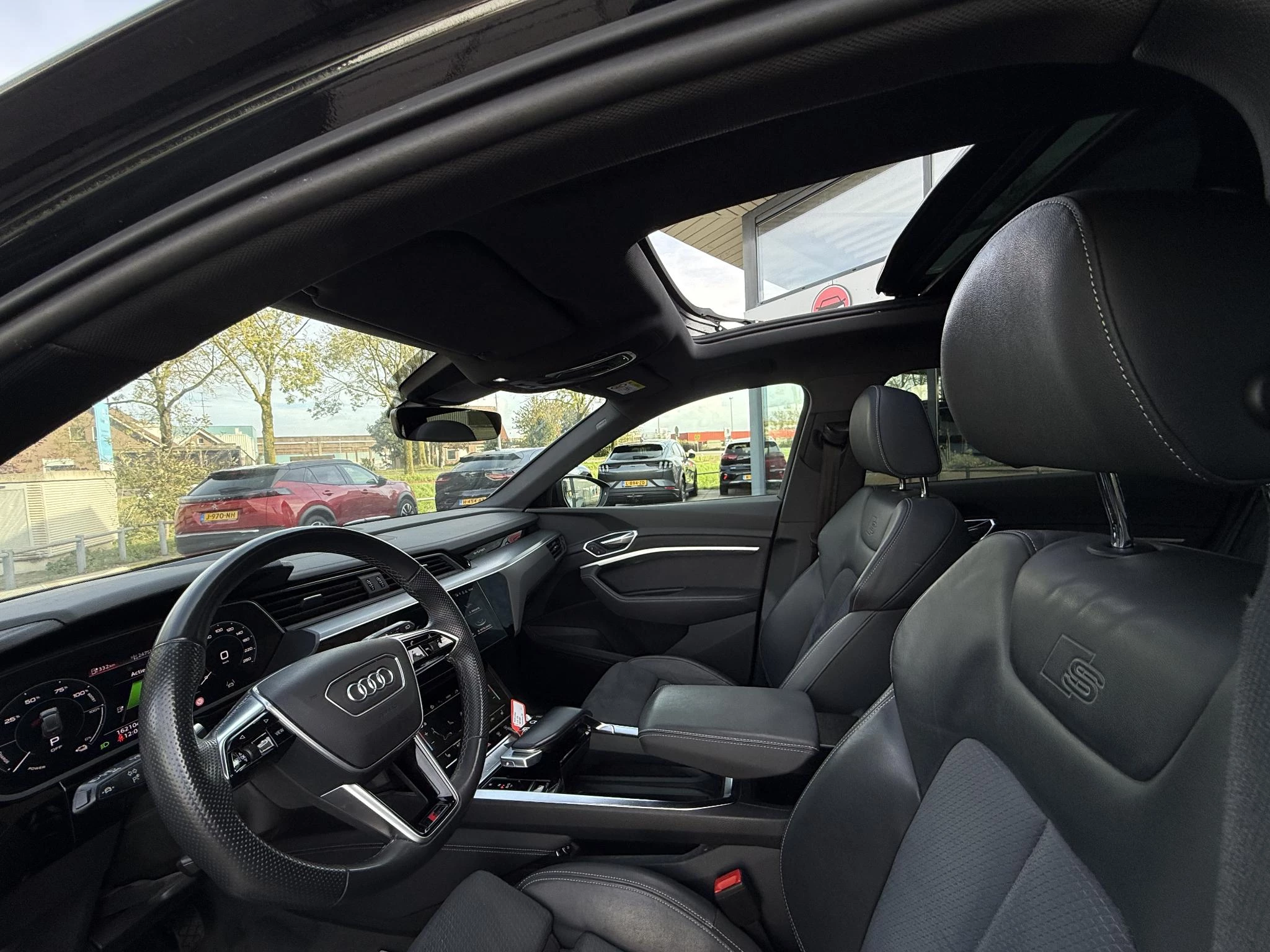 Hoofdafbeelding Audi e-tron