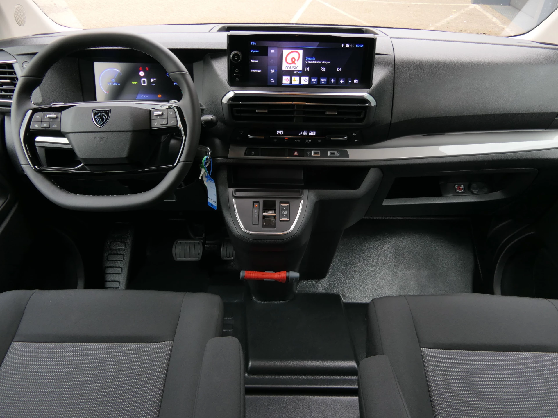 Hoofdafbeelding Peugeot e-Traveller