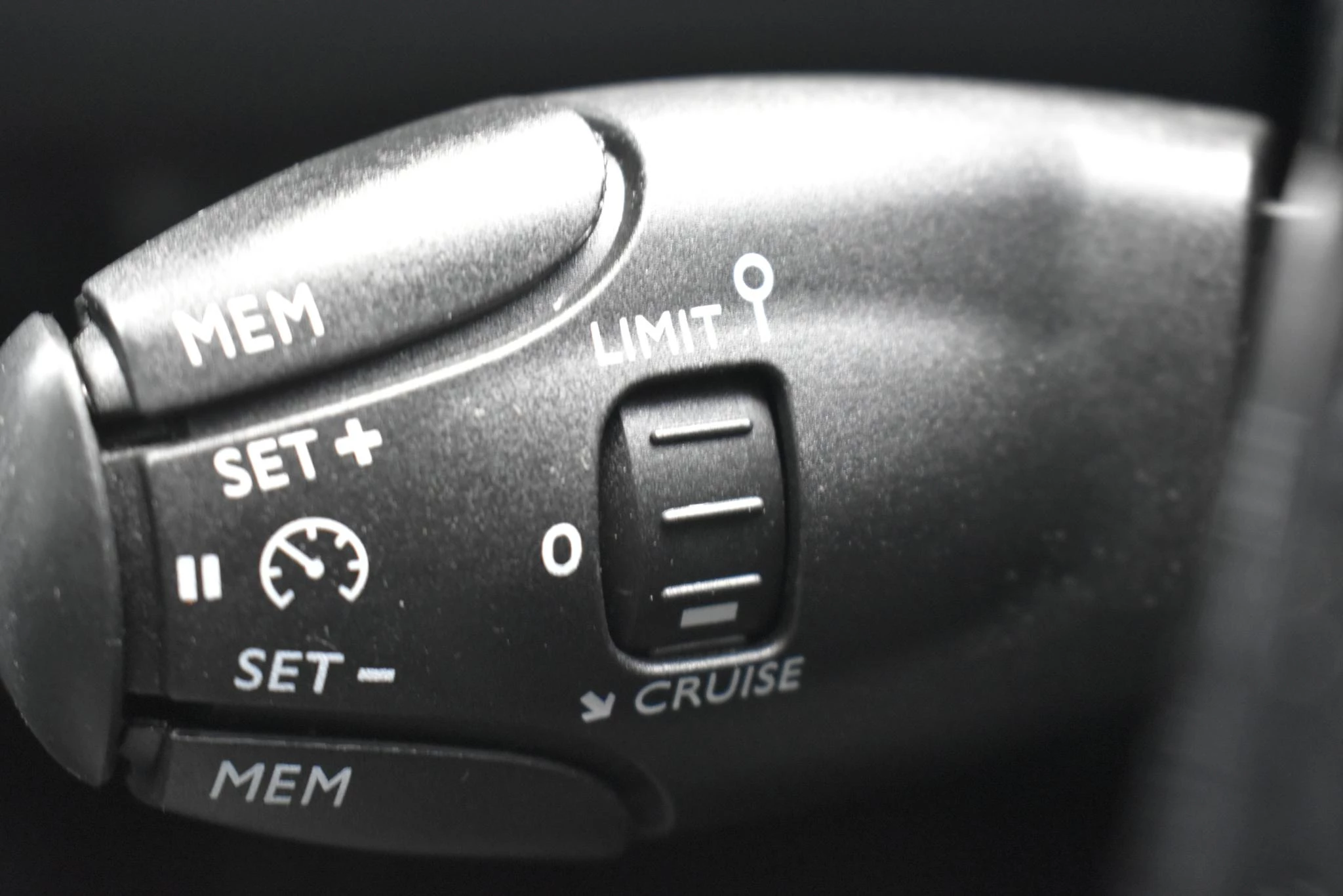 Hoofdafbeelding Peugeot e-2008