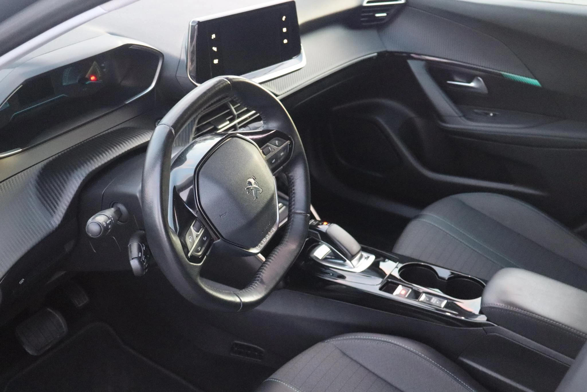 Hoofdafbeelding Peugeot e-2008