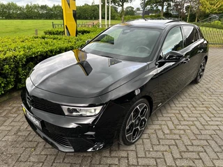 Hoofdafbeelding Opel Astra Opel Astra 1.2 Ultimate Pano / HUD / Keyless