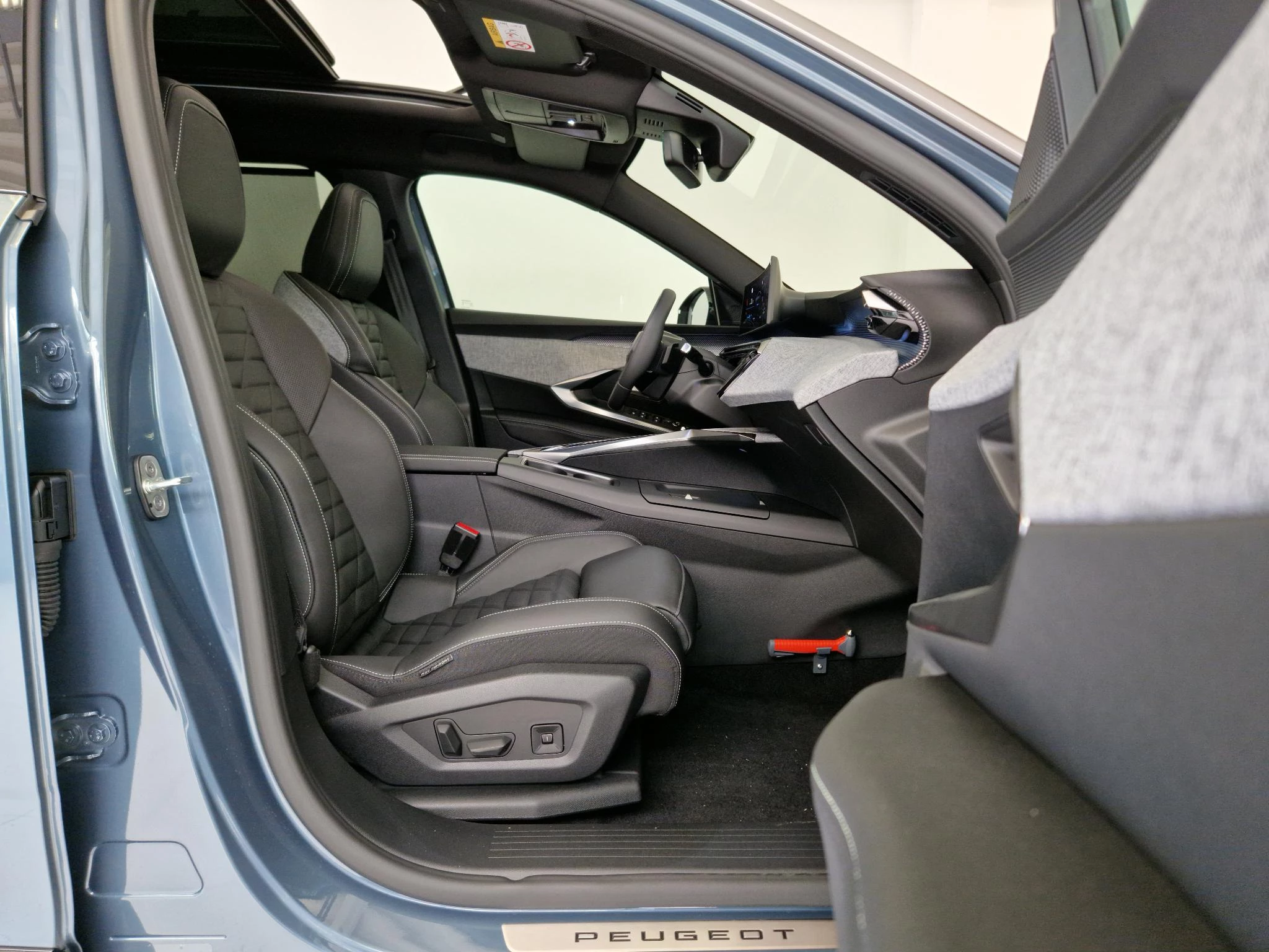 Hoofdafbeelding Peugeot e-5008