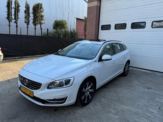 Volvo V60 2.4 D6 Plug-In Hybrid 1e eigenaar schuifdak ACC