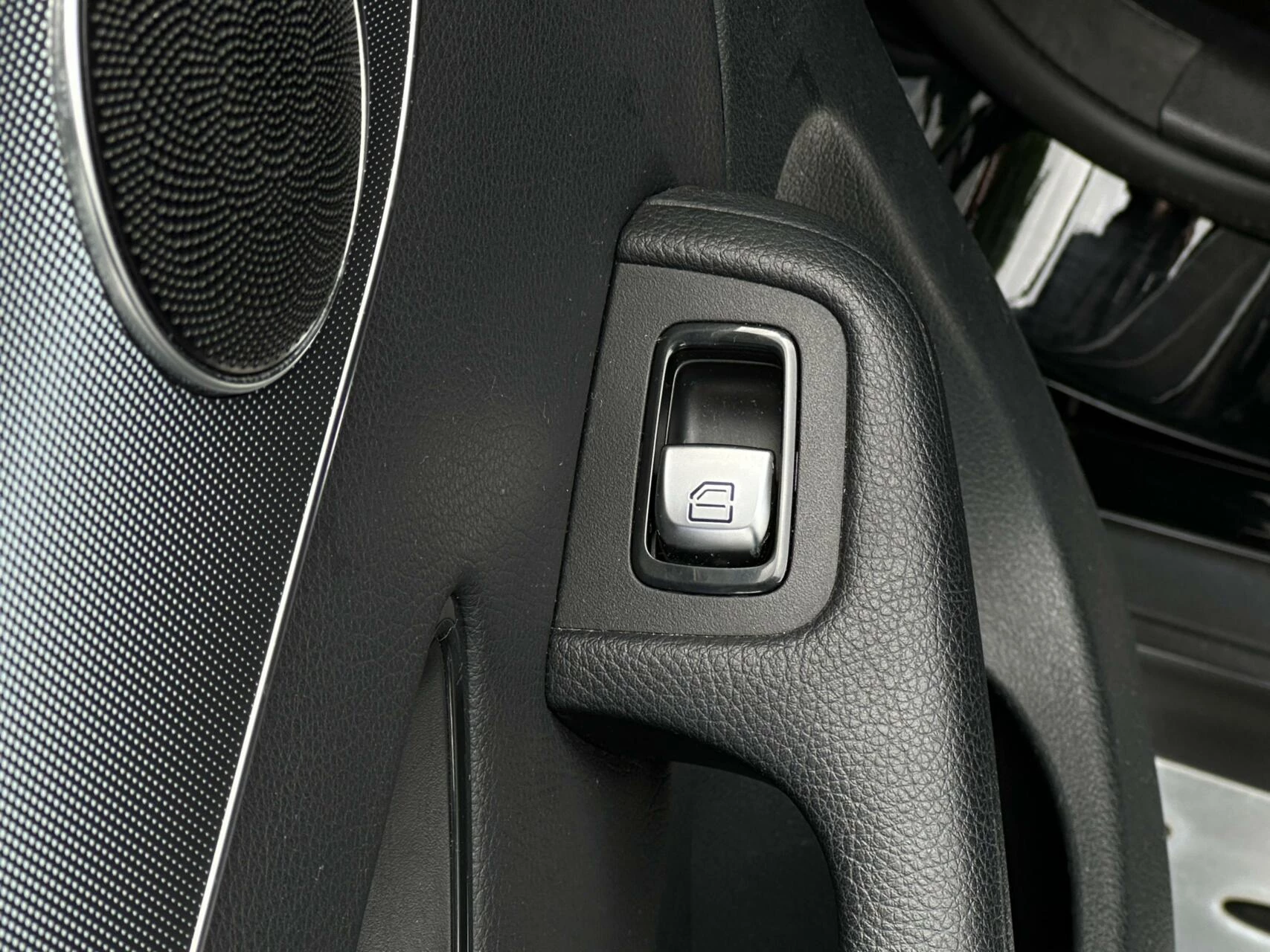 Hoofdafbeelding Mercedes-Benz EQC