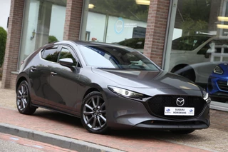 Hoofdafbeelding Mazda 3 Mazda 3 2.0 e-SkyActiv-G M Hybrid l Luxury Navi HuD ACC BOSE LED 360view