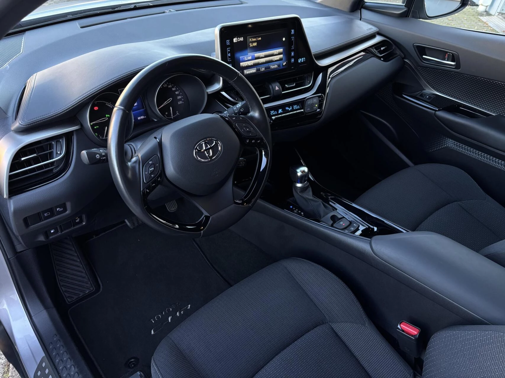 Hoofdafbeelding Toyota C-HR