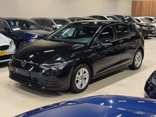 Volkswagen Golf 1.0 eTSI DSG Business, Apple Carplay, ACC, Navi, Ambiënte Light, Camera, PDC, Multistuur, Lane Assist, Prive Glas