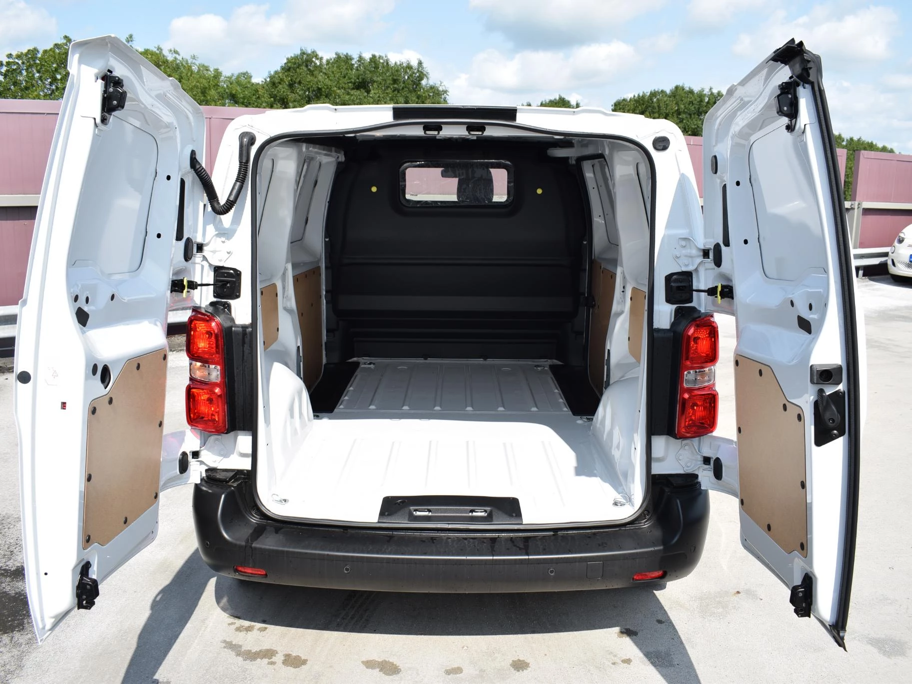 Hoofdafbeelding Peugeot e-Expert