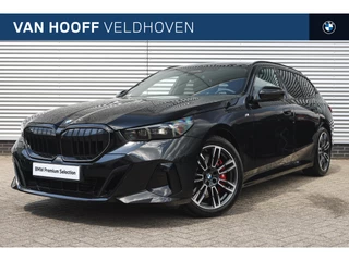 Hoofdafbeelding BMW 5 Serie BMW 5 Serie Touring 540d xDrive M Sport High Executive Automaat / Panoramadak / Trekhaak / Bowers & Wilkins / Parking Assistant Professional / Adaptieve LED / Comfort Access