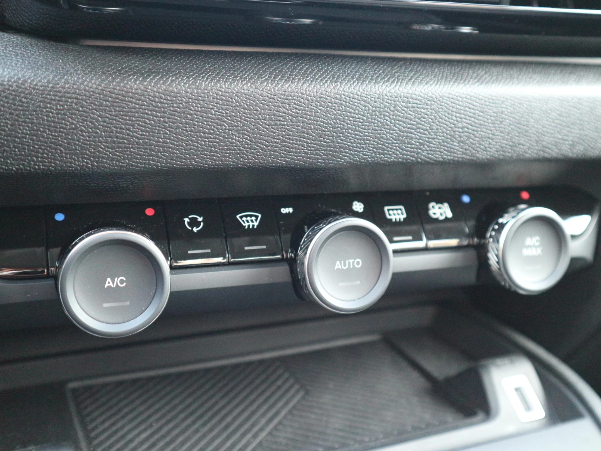 Hoofdafbeelding Citroën ë-C4 X