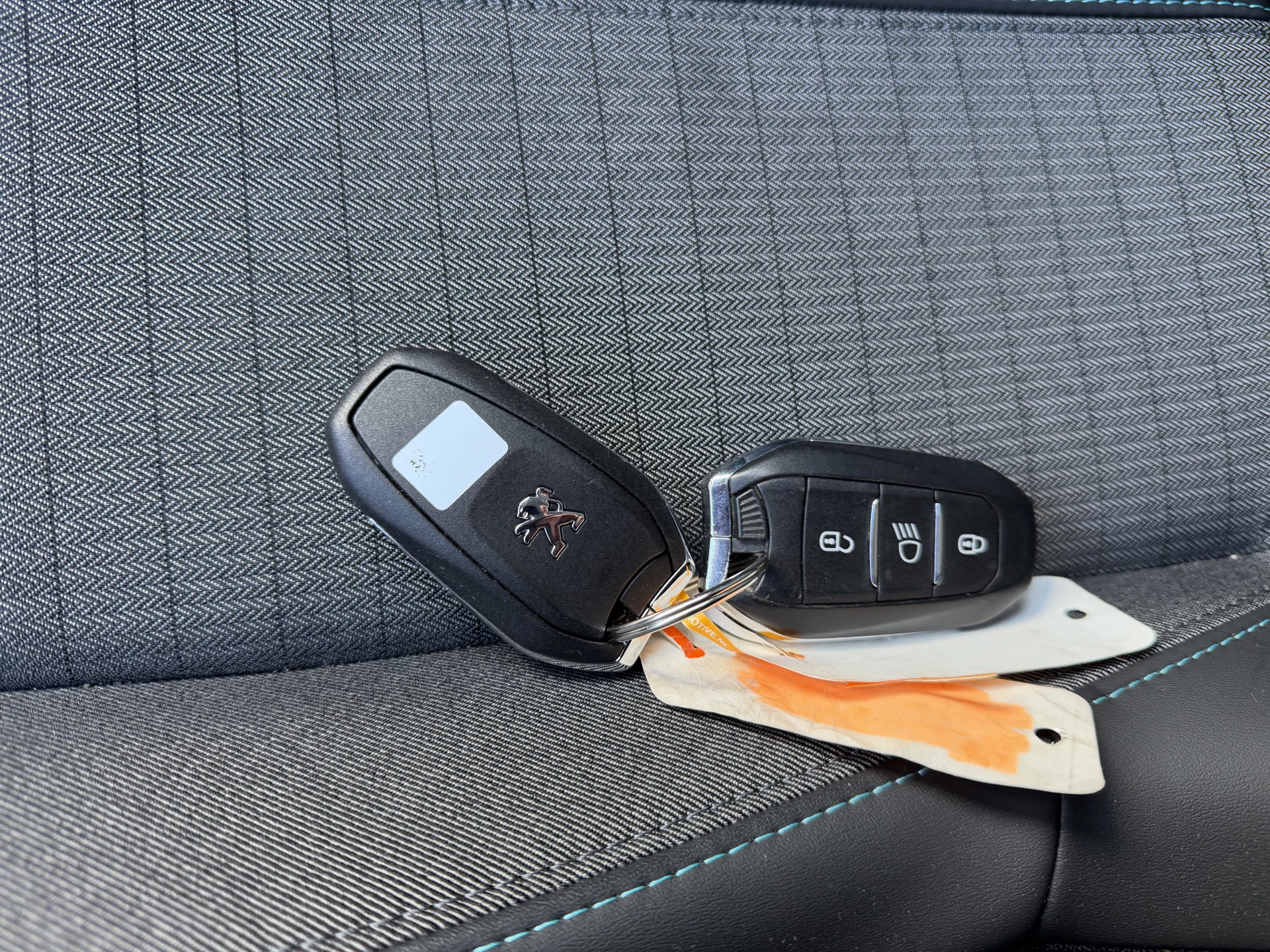 Hoofdafbeelding Peugeot e-208