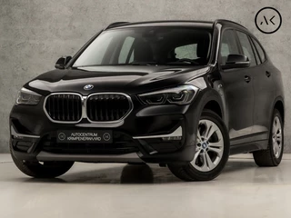 BMW X1 xDrive25e Automaat (GROOT NAVI, CAMERA, HEAD-UP DISPLAY, LEDEREN SPORTSTOELEN, STOELVERWARMING, DAB+, ELEK ACHTERKLEP, NIEUWSTAAT)