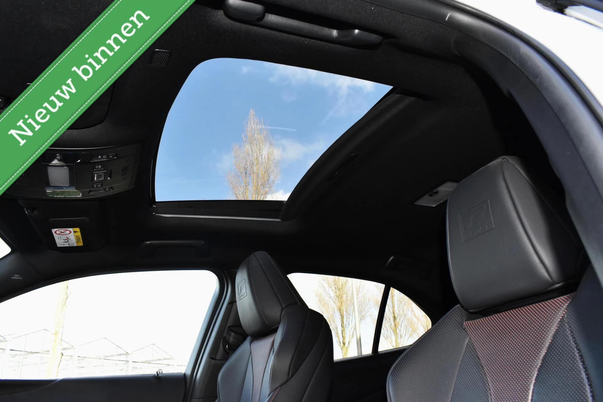 Hoofdafbeelding Lexus UX