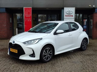 Toyota Yaris 1.5 Hybrid DYNAMIC PARK-SENSOREN KEYLESS LED APPLE/ANDROID CAMERA AD-CRUISE CLIMA 16'' LM-VELGEN NL-AUTO