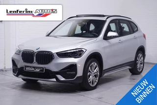 BMW X1 sDrive18i Sport Line Panodak Head-up Camera Leder Sportstoelen PDC v+a Stoelverwarming Led koplampen