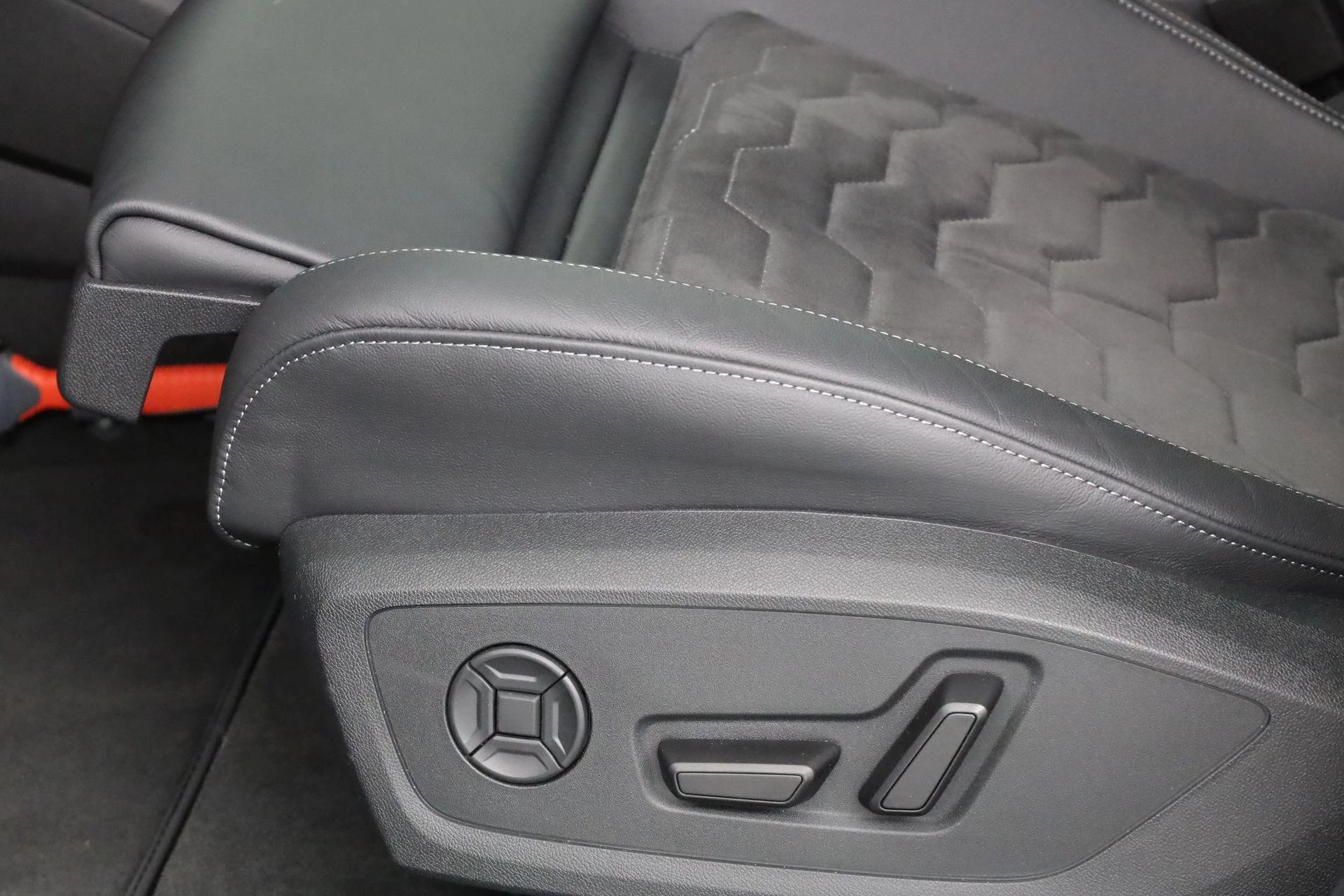 Hoofdafbeelding Audi A6 Avant e-tron
