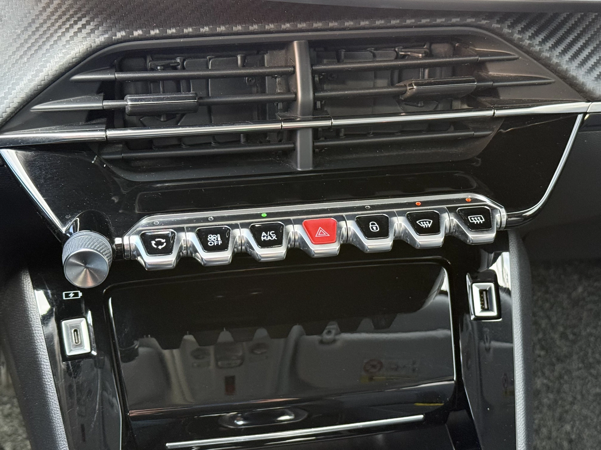 Hoofdafbeelding Peugeot e-2008