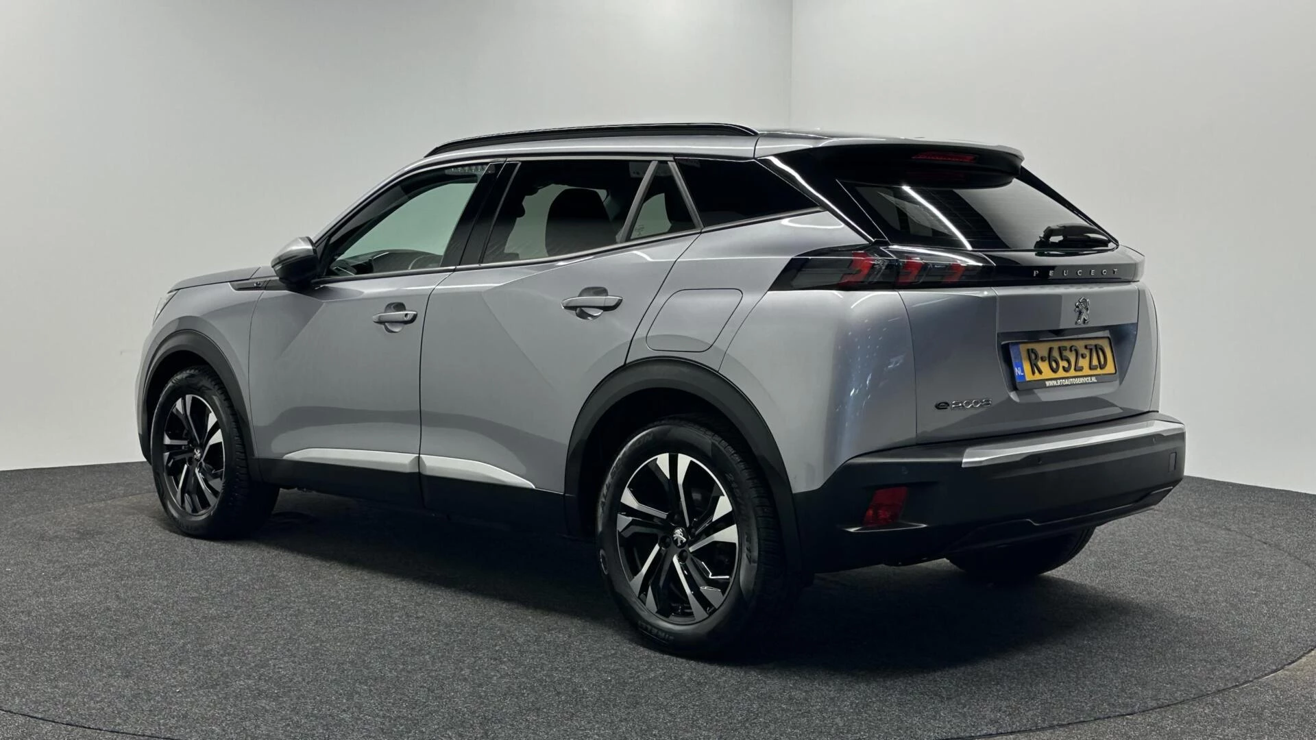 Hoofdafbeelding Peugeot e-2008